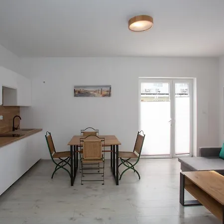 Stilo ミエンジズドロイェ